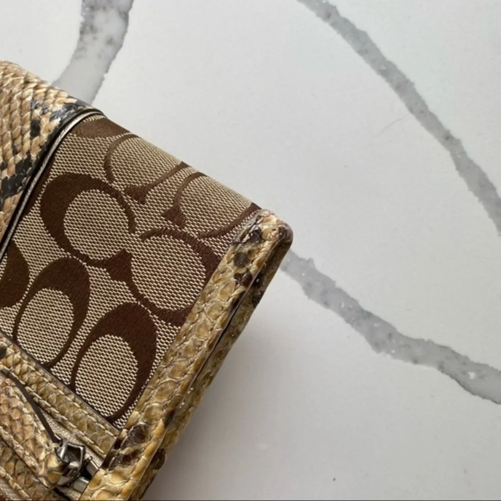 Coach Legacy Signature Zippy Wallet Wristlet
